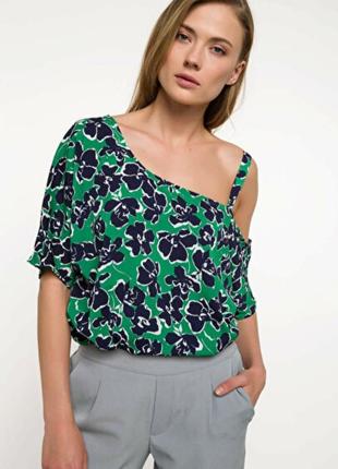 Зелёная блуза на одно плечо с цветами размер l-xl3 фото