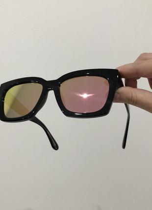 Дзеркальні сонячні сонцезахисні квадратні окуляри в чорній оправі3 фото