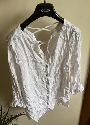 Дуже гарна біла сорочка в ідеальному стані!