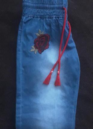 Легкі джинси на резинці з вишивкою6 фото