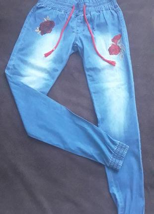Легкі джинси на резинці з вишивкою2 фото