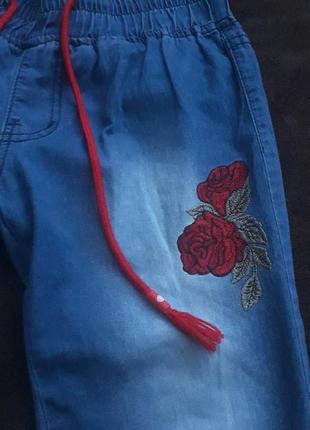 Легкі джинси на резинці з вишивкою3 фото