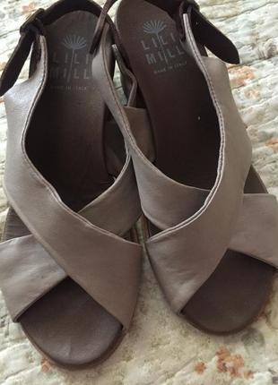 Босоніжки італія