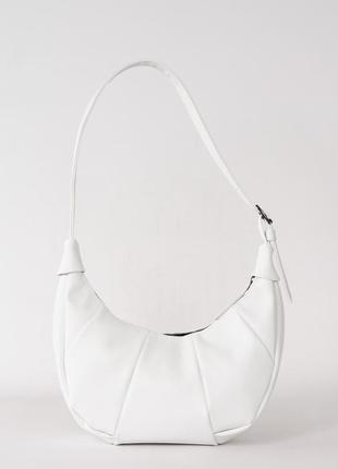Стильная трендовая женская сумочка белого цвета.