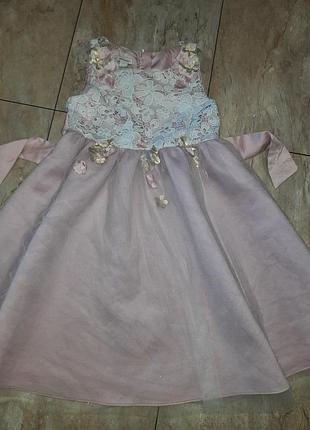 Нежное бело-розовое нарядное платье с фатиновой юбкой и кружевной отделкой