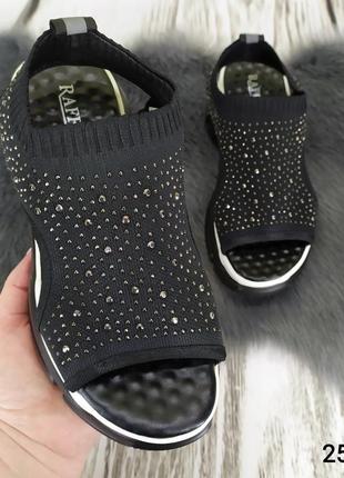 Женские текстильные босоножки сандалии на платформе черные со стразами5 фото