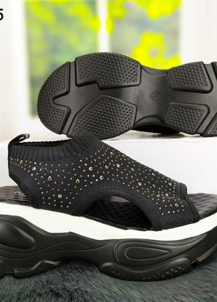 Женские текстильные босоножки сандалии на платформе черные со стразами3 фото