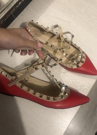 Красные балетки острый носок модные