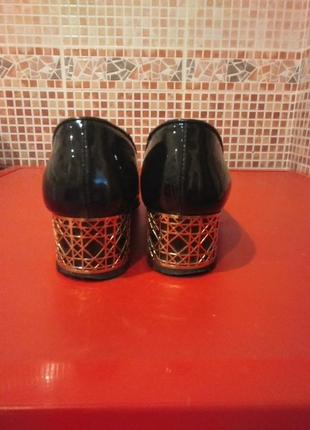 Туфли лоферы черные лаковые "sara kent"(italy)3 фото