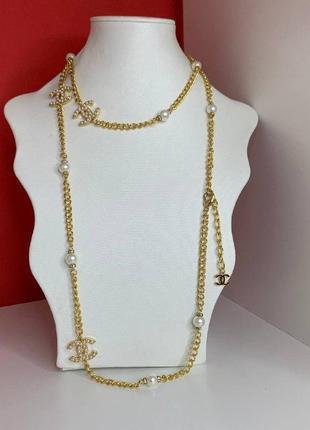 Брендовая подвеска длинная с жемчугом и логотипами с россыпью жемчуга