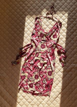 Сукня міді з красивою спинкою сукня з візерунком