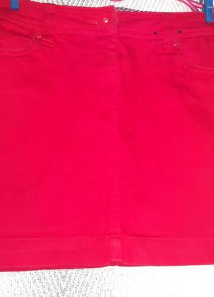 Женская короткая красная, яркая, малиновая джинсовая  юбка, размер 10.