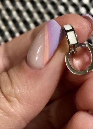 Міні сережки з білою емаллю