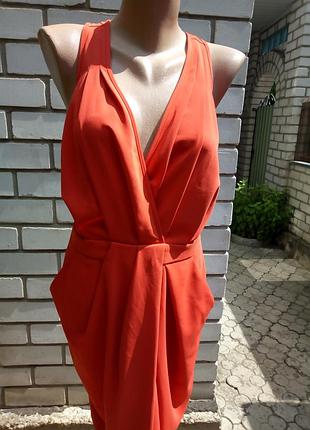 Сукня з відкритою спинкою