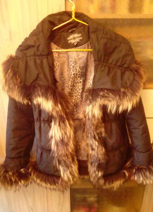 Женская зимняя куртка с натуральным мехом енота фирмы nui very