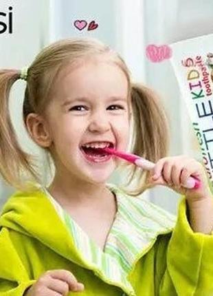 Детская зубная паста eurofresh little kids strawberry toothpaste клубника от farmasi, 50гр2 фото