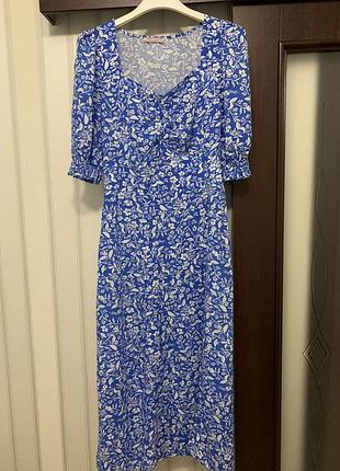 Красивое платье в цветочный принт