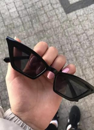 Трендові сонцезахисні окуляри котяче око fox eye cat eye вузькі ретро тренд