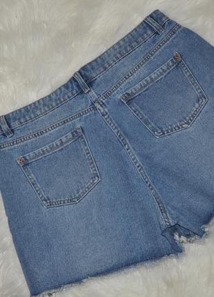 Красивые джинсовые шорты  с вышивкой и бахромой2 фото