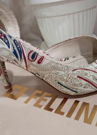Круті туфлі fellini, виробництво італія. натуральна шкіра. оригінал. стильний та ексклюзивний дизайн. розмір 37, устілка 25 см.2 фото