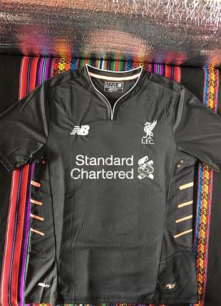 Игровая футболка nb fc liverpool (выездная) приурочена к 100 летию клуба