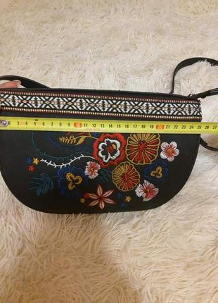 Сумка с вышивкой cross body на плечо