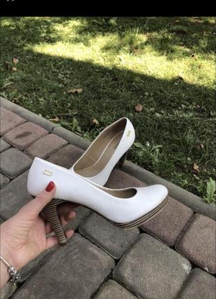 Туфли белые
