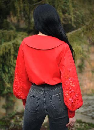 Червона блуза з ручною вишивкою «квітка полум’я»5 фото