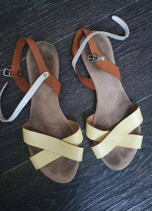 Босоніжки натуральна шкіра, розмір 38