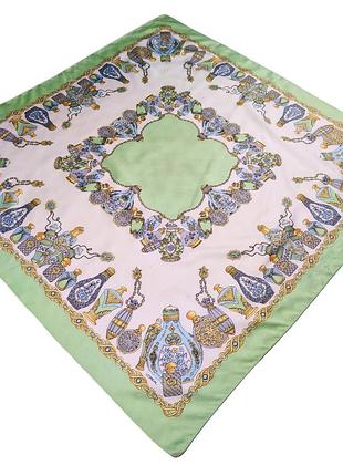 Салатовий брендовий передплатний хустку від l'oreal (88х86 див.) хустка