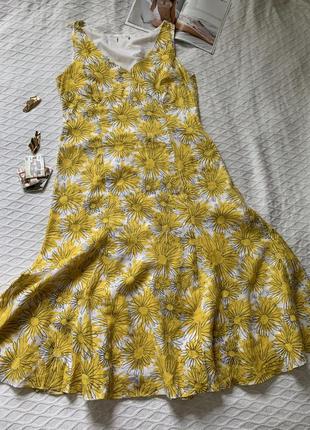 Красивое льняное платье в цветы  на хлопковой подкладке