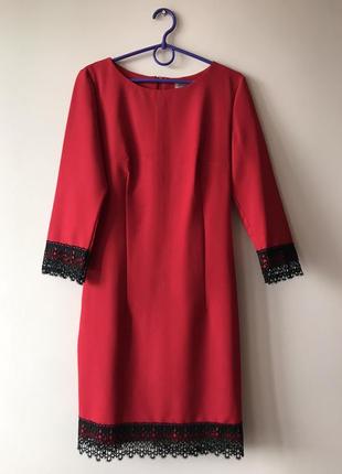 Красное платье