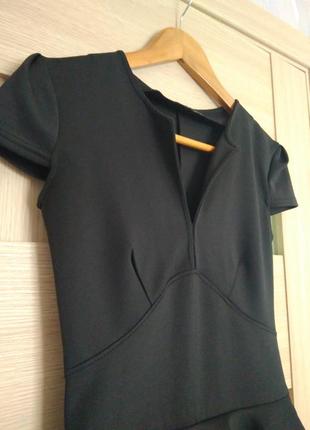 Платье с баской