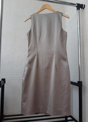Шелковистое платье миди без рукавов2 фото