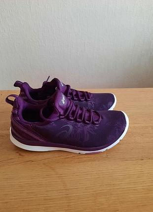 Женские кроссовки