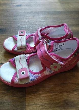 Рожеві босоніжки