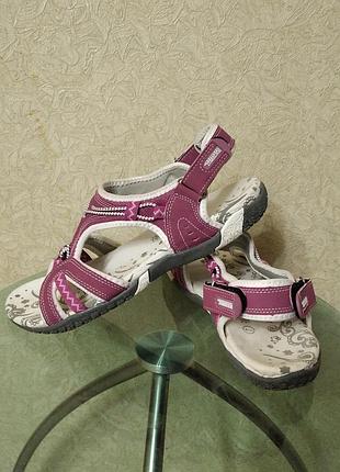 Босоніжки жіночі