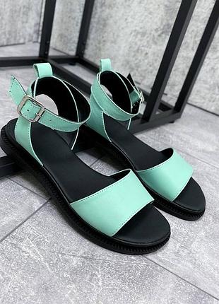 Кожаные босоножки есть ещё и в чёрном цвете