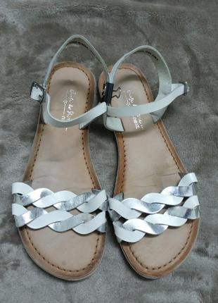 Босоножки,сандали фирменные кожаные дев.34,5р,next,clarks индии