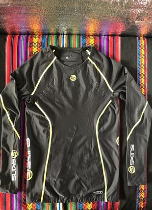 Беговпя компрессионная футболка для холодного времениskins a200