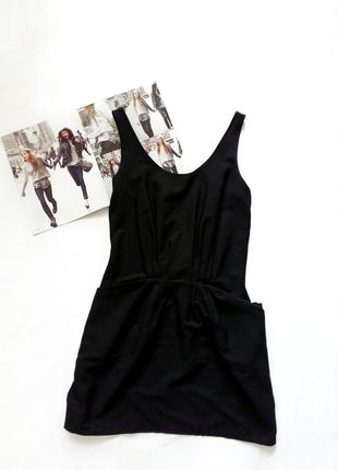 Черное платье zara c открытой спиной. черное, маленькое, – все как нужно.