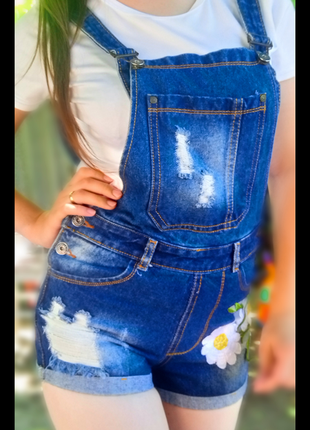 Жіночий джинсовий комбінезон, шорти з вишивкою1 фото