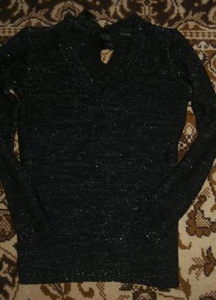 Светр з вирізом на спинці