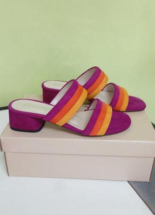 Шльопанці яскраві стильні