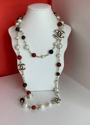 Брендовий підвіска-намисто з чорно-червоними намистинами перлами і чорними логотипами з цирконами