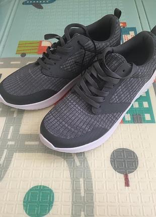 Кросівки чоловічі