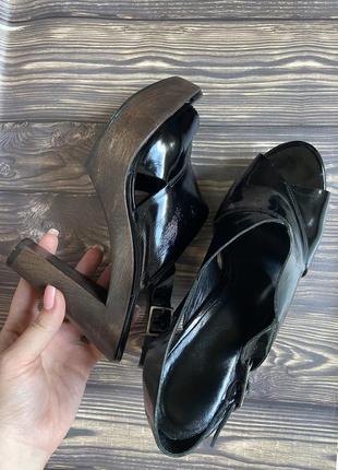 Стильные босоножки minelli