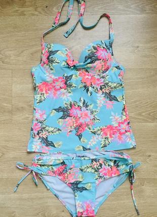 Яркий купальник