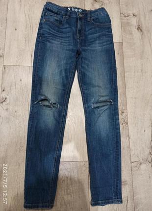 Джинсы с дырками, дырявые джинсы