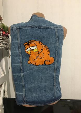 Джинсовий жилет гарфілд